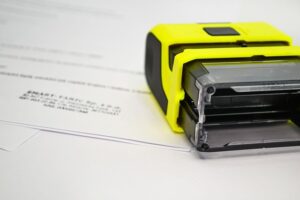 Pečiatka a podpis na faktúre | Účtovníctvo pre každého Pečiatka a podpis na faktúre